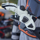 color:White | batch:sps4-scenes-20260716 | role:scene-03 | Seibertron SPS-4 winter rainproof motorcycle gloves white riding scene 03